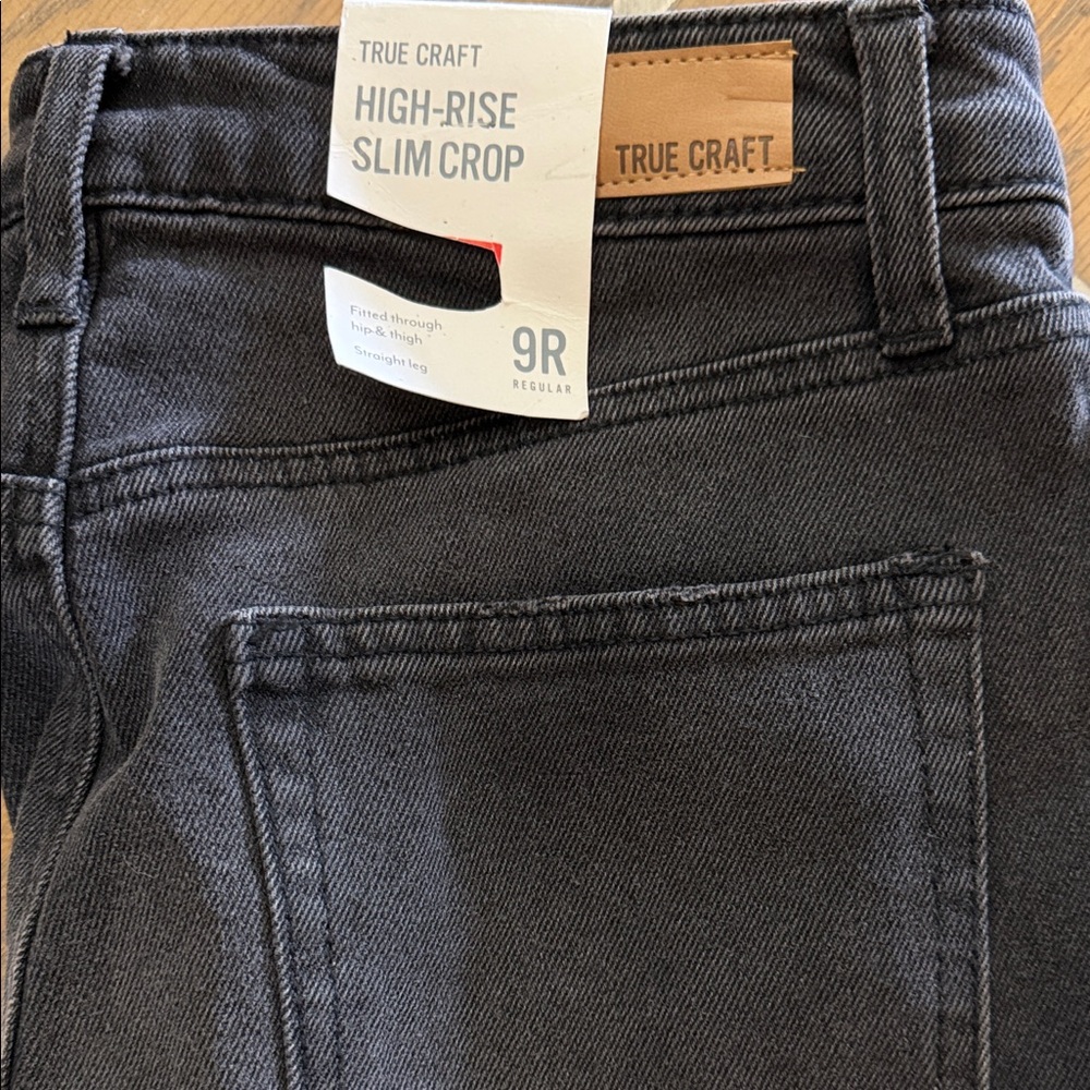 True Craft High-Rise Frayed Hem Jeans NWT - Picture 2 of 3